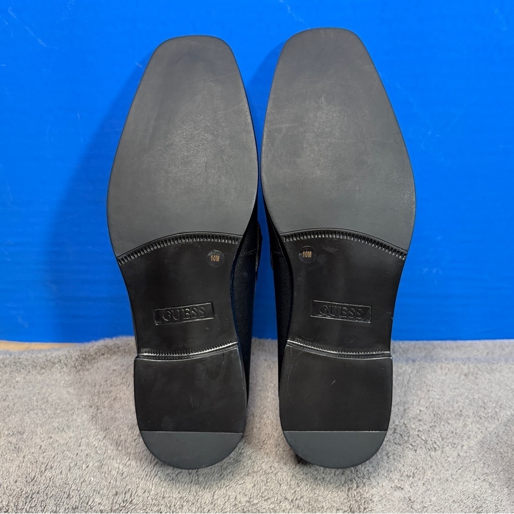Guess
Brand new - Picture 3 of 7